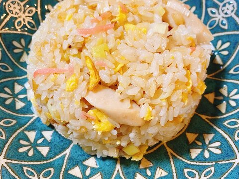 魚肉ソーセージと紅生姜のチャーハン